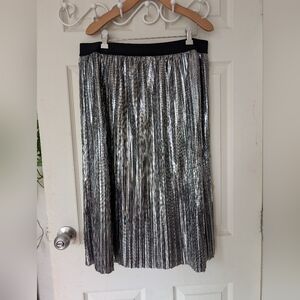 Project RUNWAY Shimmering Silver Pleated Skirt L